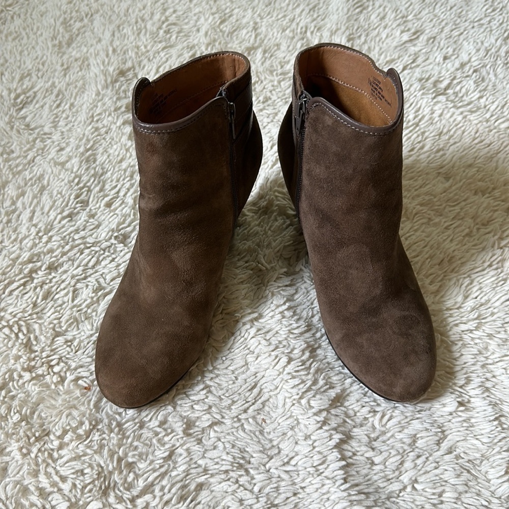 Sofft Women's Suede Leather Ankle Boots Buckle Side Zip Booties  Size 9.5